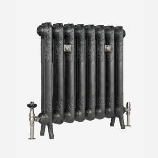 Grzejnik żeliwny w stylu rokoko I w kolorze czarnego żelaza z akcesoriami z satynowego niklu - widok pod kątem
